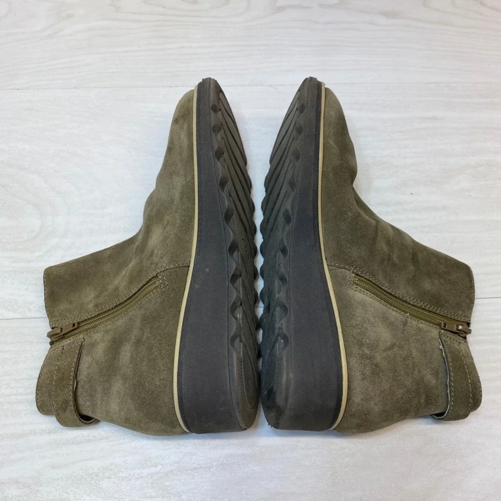 Clarks pre owned